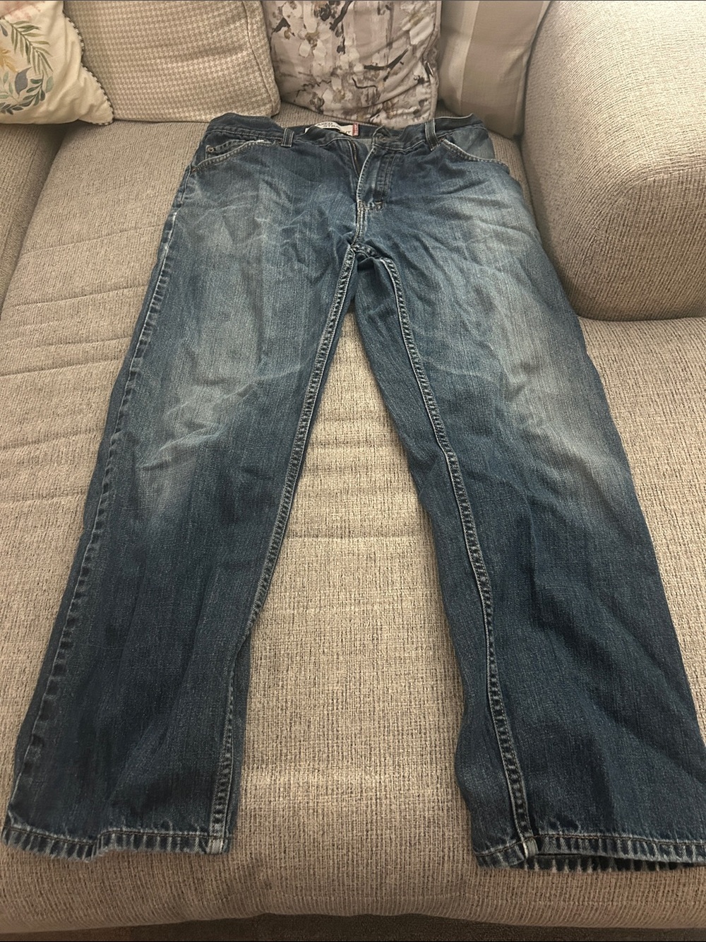 Levi's Men's Faded Blue Relaxed Jeans